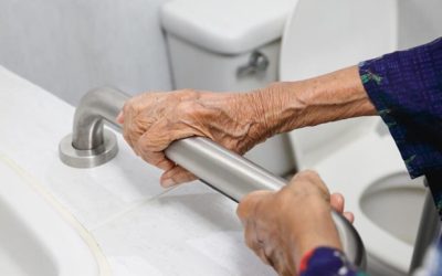 6 essential bathroom safety products to mitigate fall risks